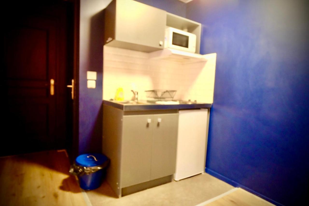 La Bonbonniere : Studio Caen Luaran gambar