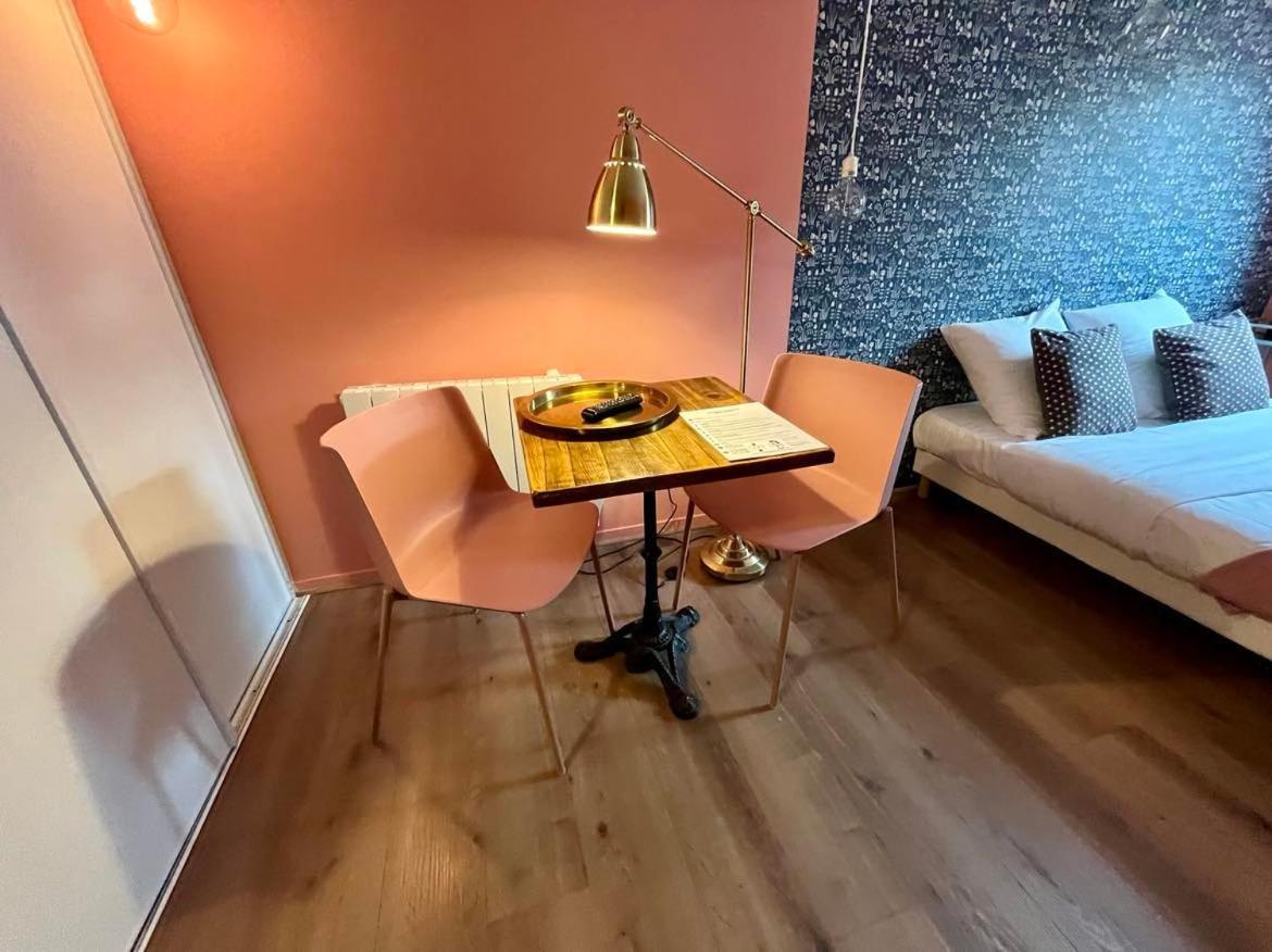 La Bonbonniere : Studio Caen Luaran gambar